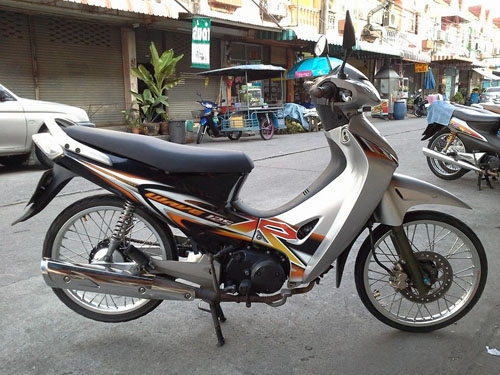 Wave 125 r ปี 49 สีเทา ดำ  กุญแจ 2 ชั้น รถบ้าน สภาพเดิมๆ เครื่องดี ไม่หลวม เอกสารครบ