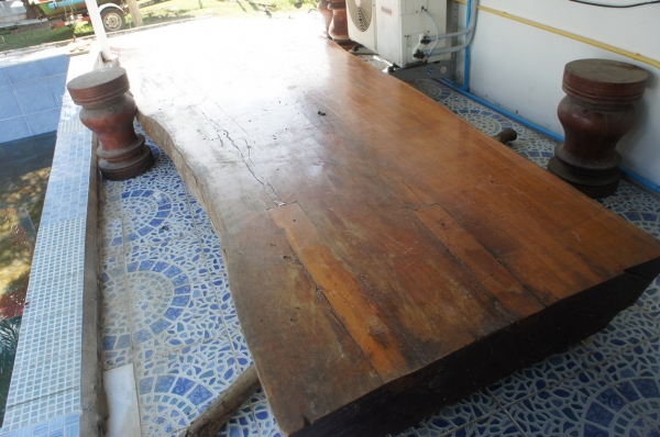 ต้องการรถจิ๊บหรือรถโฟลวิล แลกกับไม้สักทอง