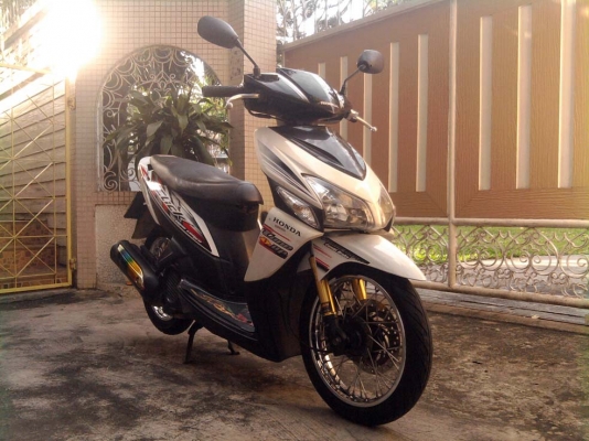 ขออนุญาติขาย Honda Click Combi Brake สีขาวมุก โอนให้ฟรีครับ