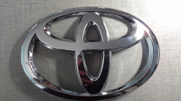 โลโก โตโยต้า 2 ชิ้น  แท้ 100\%