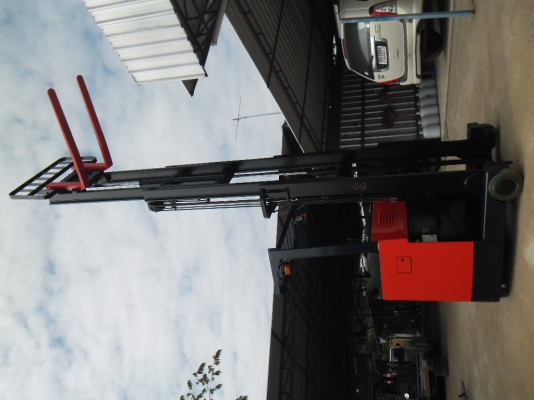 ทำสีเสร็จใหม่ๆ ## รถยกไฟฟ้ายืนขับ TOYOTA 7FBR10 เสาสูง 5 เมตร สภาพแบตฯ 80 \%