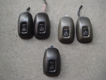 ขายสวิทช์กระจกไฟฟ้าแปลงติดตั้งง่ายปิดรูมือหมุนเดิมคู่ละ550บาทพร้อมส่งมี2คู่ครับ เก่าญี่ปุ่น