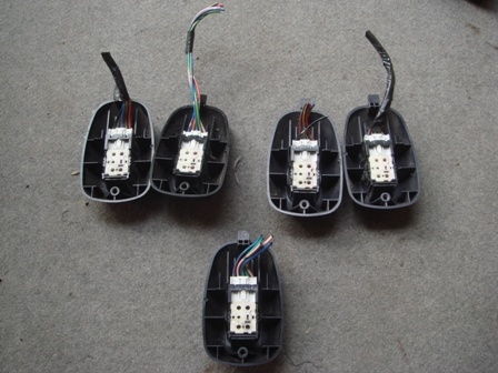 ขายสวิทช์กระจกไฟฟ้าแปลงติดตั้งง่ายปิดรูมือหมุนเดิมคู่ละ550บาทพร้อมส่งมี2คู่ครับ เก่าญี่ปุ่น ขายสวิทช์กระจกไฟฟ้าแปลงติดตั้งง่ายปิดรูมือหมุนเดิมคู่ละ550บาทพร้อมส่งมี2คู่ครับ เก่าญี่ปุ่น