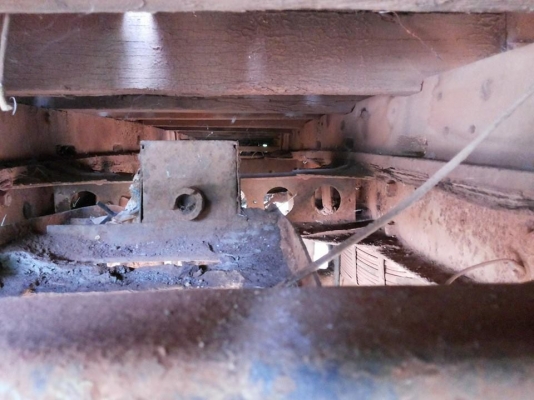 **200,000 บ.ต่อรอง**ขาย6ล้อISUZU100HP เครื่อง4BB1 100แรงเครื่องแน่น แห้งดี แรง ช่วงล่าง110 คัสซีดี ไม่หักไม่ดาม มีบวมซับในกับซับบน กระบะพื้นไม้คอกไม้ สภาพดี ยาว4.30ม. ยาง8.25ดี6เส้น หัวดีสีดี มีแตกด้านซ้านคนนั่งนิดหน่อย เกียร์สั้น(เกียร์สาย)แล้ว โดยรวมพร้