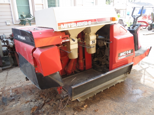 รถเกี่ยวข้าว 14 แรงม้า มิตซู MC14 รถเกี่ยวข้าว 14 แรงม้า มิตซู MC14