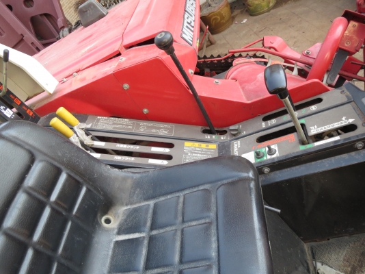 รถเกี่ยวข้าว 14 แรงม้า มิตซู MC14 รถเกี่ยวข้าว 14 แรงม้า มิตซู MC14