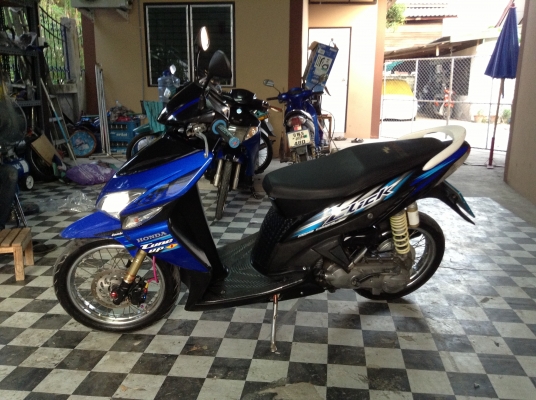 ขาย!!!ฮอนด้าคลิ๊ก ปี49 รถเครื่องดีคับ มีเล่มทะเบียนครบ ภาษีไม่หมด