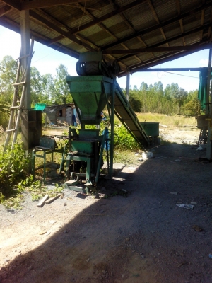 เครื่อง อัดอิฐบล็อก มี2ชุด แยกขายหรือรวม ขายเนื่องจากเลิกกิจการ