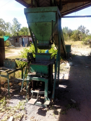 เครื่อง อัดอิฐบล็อก มี2ชุด แยกขายหรือรวม ขายเนื่องจากเลิกกิจการ