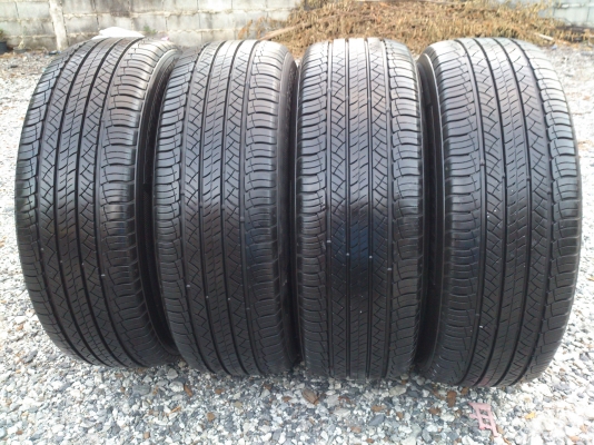 ขายยาง MICHELIN 215/65R16 ยางสัปดาห์ที่41 ปี12 ดอกยางนิ่มลึกเท่ากันใช้งานน้อยไม่แตกลายสภาพยาง90\% (ไม่มีปะ) 1 ชุด