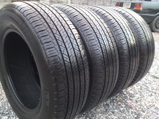 ขายยาง MICHELIN 215/65R16 ยางสัปดาห์ที่41 ปี12 ดอกยางนิ่มลึกเท่ากันใช้งานน้อยไม่แตกลายสภาพยาง90\% (ไม่มีปะ) 1 ชุด