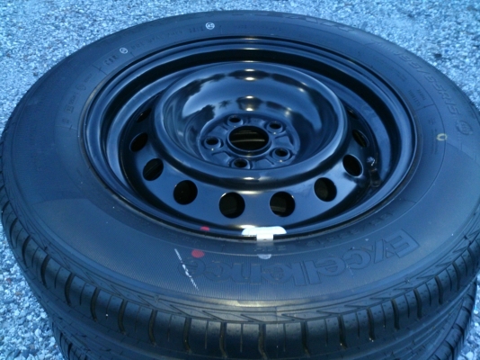 ขายยางใหม่พร้อมกะทะ 5 รู 100 ยางGOODYEAR 195/65R15 ปี13 ไม่เคยลงพื้น 1 เส้น