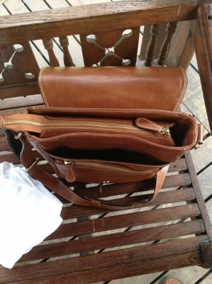 กระเป๋าหนังแท้ ขนาด สูง 30 cm กว้าง 25 หนา 7 cm กระเป๋าหนังแท้ ขนาด สูง 30 cm กว้าง 25 หนา 7 cm