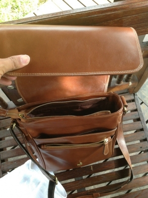 กระเป๋าหนังแท้ ขนาด สูง 30 cm กว้าง 25 หนา 7 cm กระเป๋าหนังแท้ ขนาด สูง 30 cm กว้าง 25 หนา 7 cm