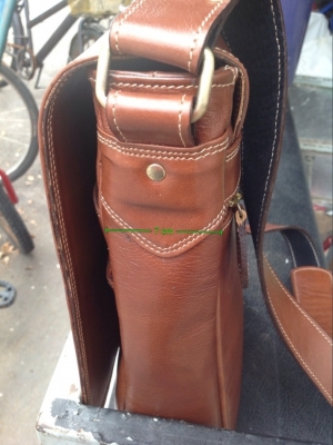 กระเป๋าหนังแท้ ขนาด สูง 30 cm กว้าง 25 หนา 7 cm กระเป๋าหนังแท้ ขนาด สูง 30 cm กว้าง 25 หนา 7 cm