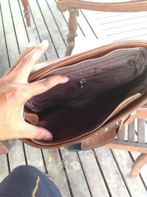 กระเป๋าหนังแท้ ขนาด สูง 30 cm กว้าง 25 หนา 7 cm กระเป๋าหนังแท้ ขนาด สูง 30 cm กว้าง 25 หนา 7 cm