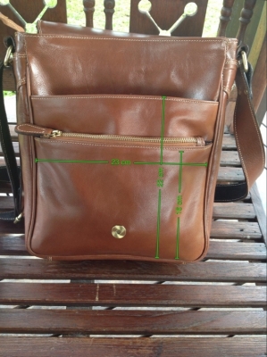 กระเป๋าหนังแท้ ขนาด สูง 30 cm กว้าง 25 หนา 7 cm กระเป๋าหนังแท้ ขนาด สูง 30 cm กว้าง 25 หนา 7 cm