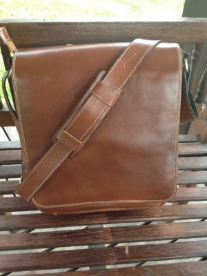 กระเป๋าหนังแท้ ขนาด สูง 30 cm กว้าง 25 หนา 7 cm กระเป๋าหนังแท้ ขนาด สูง 30 cm กว้าง 25 หนา 7 cm