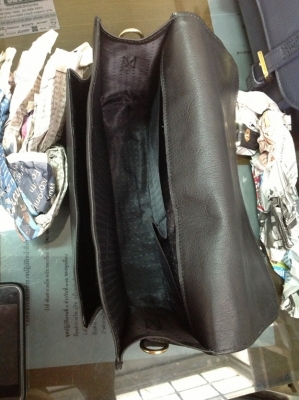 ขายกระเป๋าหนังผู้หญิงครับ