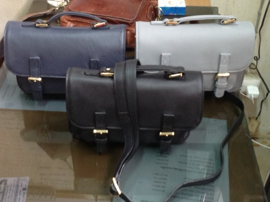 ขายกระเป๋าหนังผู้หญิงครับ