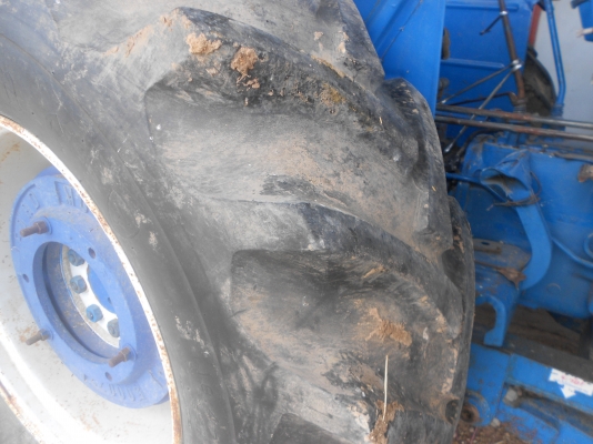 ขายตามสภา ฟอร์ด 6600 เครื่องดี ไฮดรอลิกดี สภาพ 80\% เล่มทะเบียน ภาษีปี 50 บ.