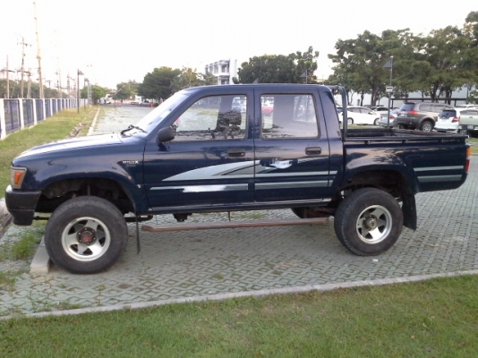 ขาย ln 106  4ประตูหัวนอกแท้ๆเดิมๆบางๆ สภาพสวยสุดในรุ่นครับ