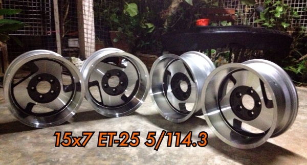 ขายล้อขอบ 15 5 รู 114.3 ออฟลึกๆ เงาๆ มี 2 ชุด ลองดูรูปก่อนได้ครับ