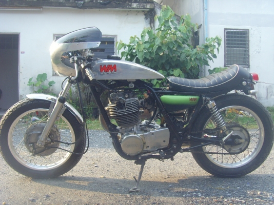 ร้อนเงินขาย yamaha sr400cc. คาเฟ่ ปี2001 อินวอย+สรรพสามิต  ชุดแต่ง WM ทั้งคัน 54000