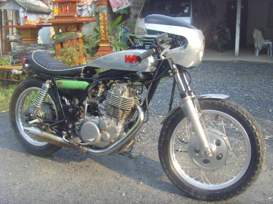 ร้อนเงินขาย yamaha sr400cc. คาเฟ่ ปี2001 อินวอย+สรรพสามิต  ชุดแต่ง WM ทั้งคัน 54000