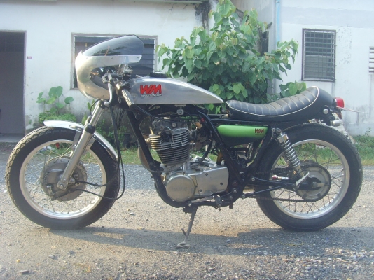 ร้อนเงินขาย yamaha sr400cc. คาเฟ่ ปี2001 อินวอย+สรรพสามิต  ชุดแต่ง WM ทั้งคัน 54000