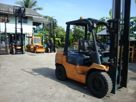 ++++ ขายด่วน !!! รถยก TOYOTA  7FD30  ( รถนอก  สภาพดี พร้อมใช้ ) เครื่องยนต์ดีเซล  เกียร์ธรรมดา  เสา  3 เมตร  งา 1,070  มม.  ยางตัน  *** สนใจราคาคุยกันได้ ***