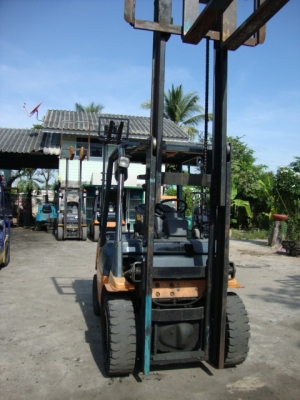 ++++ ขายด่วน !!! รถยก TOYOTA  7FD30  ( รถนอก  สภาพดี พร้อมใช้ ) เครื่องยนต์ดีเซล  เกียร์ธรรมดา  เสา  3 เมตร  งา 1,070  มม.  ยางตัน  *** สนใจราคาคุยกันได้ ***