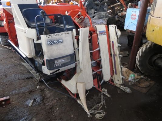 รถเกี่ยวข้าว คูโบต้า 13 แรง  ประหยัดค่าแรงงาน เกี่ยววันละ3-5ไร่