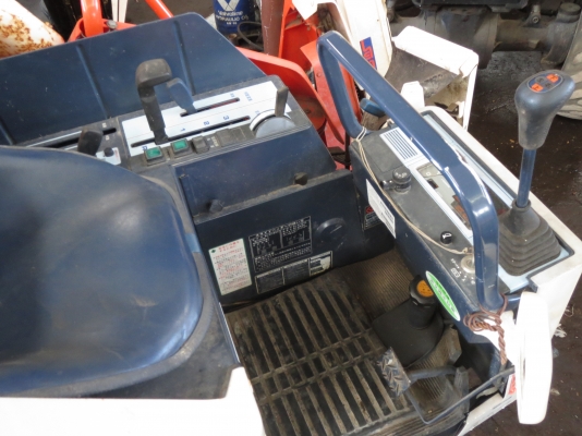 รถเกี่ยวข้าว คูโบต้า 13 แรง ประหยัดค่าแรงงาน เกี่ยววันละ3-5ไร่ รถเกี่ยวข้าว คูโบต้า 13 แรง ประหยัดค่าแรงงาน เกี่ยววันละ3-5ไร่