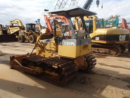 ขายด่วนรถแทรคเตอร์ตีนตะขาบ D20PL-7 เก่าญี่ปุ่นยังไม่เคยใช้งานในไทย มาถึงไทยแล้วจ้า ขายด่วนรถแทรคเตอร์ตีนตะขาบ D20PL-7 เก่าญี่ปุ่นยังไม่เคยใช้งานในไทย มาถึงไทยแล้วจ้า