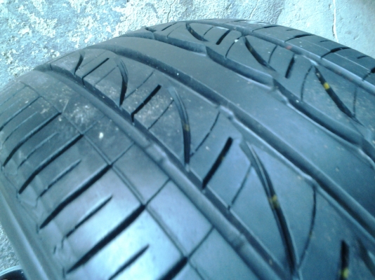 ยาง 215/50/17 ปี 11 นุ่มๆ ดอกหนาๆ ยาง 215/50/17 ปี 11 นุ่มๆ ดอกหนาๆ