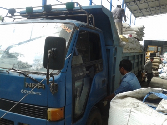 หกล้อดั้มอีซุสุ  NPR  115    สั่งลุย พร้อมใช้งาน ...เล่มพร้อมค่ะ