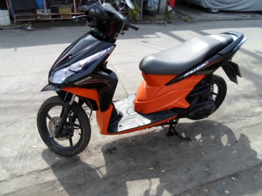 ขาย honda click 110i รุ่นล้อแม๊กช์ คอมบายเบรก สีดำ-ส้ม เครื่องเดิมๆ มีเล่มครบ ขาย17,500บาท