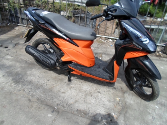 ขาย honda click 110i รุ่นล้อแม๊กช์ คอมบายเบรก สีดำ-ส้ม เครื่องเดิมๆ มีเล่มครบ ขาย17,500บาท
