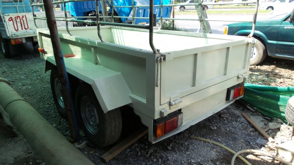 ขายลากพ่วงสี่ล้อ