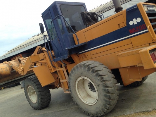 รถตักล้อยาง WA 200