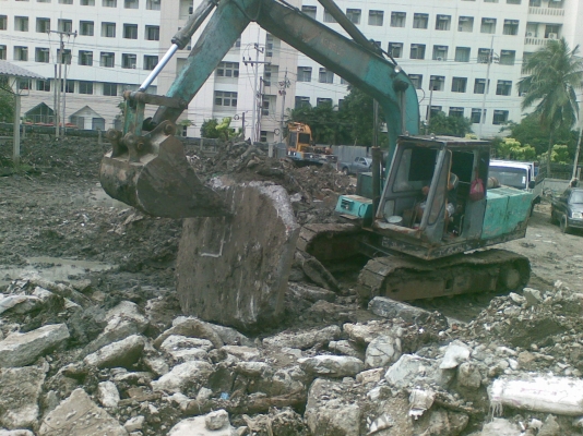 รับงานแบ็คโฮ ทุกชนิดจร้าให้เช่ามีรถแบคโฮให้เช่าราคาถูก 081-2857817