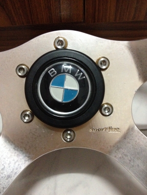 ขายพวงมาลัยไม้ sport line made in italy 14นิ้ว พร้อมคอใส่ BMW e30 สภาพสวย ราคา2500บาท โทร0875077464โส กทม