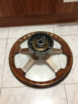 ขายพวงมาลัยไม้ sport line made in italy 14นิ้ว พร้อมคอใส่ BMW e30 สภาพสวย ราคา2500บาท โทร0875077464โส กทม