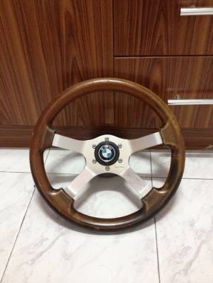 ขายพวงมาลัยไม้ sport line made in italy 14นิ้ว พร้อมคอใส่ BMW e30 สภาพสวย ราคา2500บาท โทร0875077464โส กทม