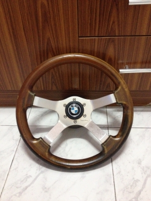 ขายพวงมาลัยไม้ sport line made in italy 14นิ้ว พร้อมคอใส่ BMW e30 สภาพสวย ราคา2500บาท โทร0875077464โส กทม