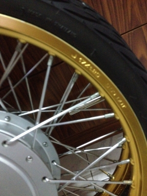 ขายล้อทองพร้อมดุมและยาง DID 17x1.20สีทอง 1คู่ ยางIRC หน้า185หลัง200พร้อมวิ่ง ราคา2500บาท โทร0875077464โส กทม ขายล้อทองพร้อมดุมและยาง DID 17x1.20สีทอง 1คู่ ยางIRC หน้า185หลัง200พร้อมวิ่ง ราคา2500บาท โทร0875077464โส กทม