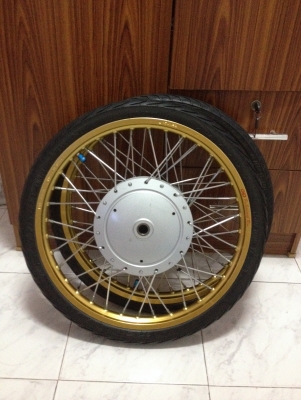 ขายล้อทองพร้อมดุมและยาง DID 17x1.20สีทอง 1คู่ ยางIRC หน้า185หลัง200พร้อมวิ่ง ราคา2500บาท โทร0875077464โส กทม ขายล้อทองพร้อมดุมและยาง DID 17x1.20สีทอง 1คู่ ยางIRC หน้า185หลัง200พร้อมวิ่ง ราคา2500บาท โทร0875077464โส กทม