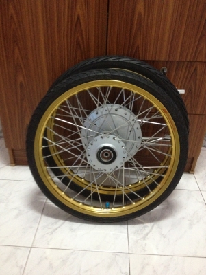 ขายล้อทองพร้อมดุมและยาง DID 17x1.20สีทอง 1คู่ ยางIRC หน้า185หลัง200พร้อมวิ่ง ราคา2500บาท โทร0875077464โส กทม