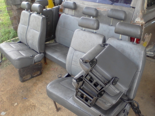 เบาะรถตู้ NISSAN E23 หนังเดิม เบาะสวยไม่มีขาด